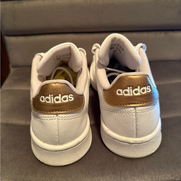 Adidas White Sneakers Women’s Size 8 - Picture 4 of 5